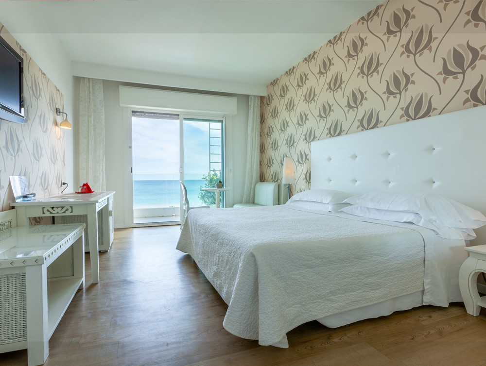 media.Camere-Executive-balcone-fronte-mare3Hotel-Mediterraneo-Riccione