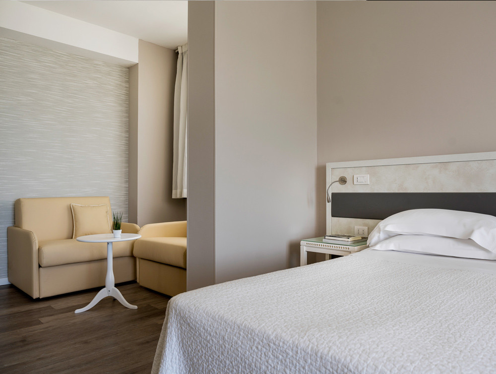 media.Camere-Suite-Classiche5-Hotel-Mediterraneo-Riccione
