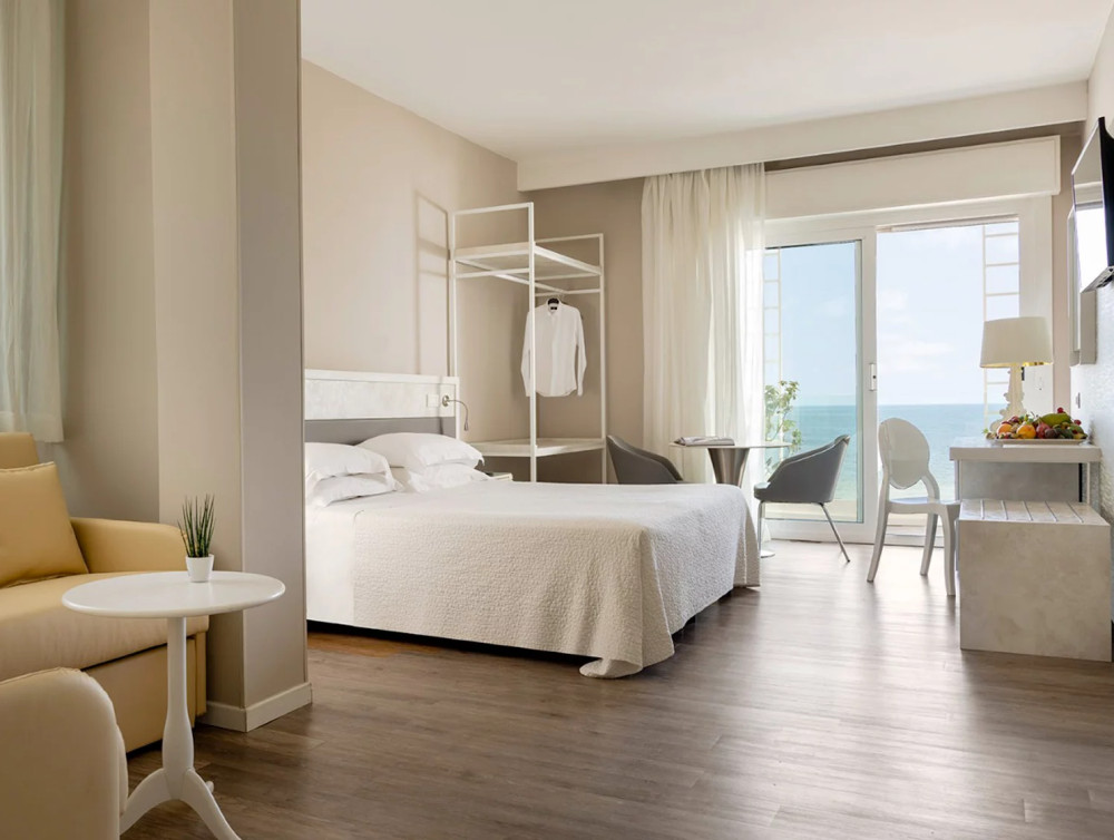 media.Camere-Suite-Classiche7-Hotel-Mediterraneo-Riccione