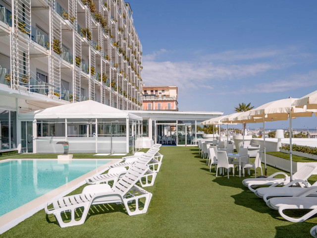 media.Slide-Piscina2Hotel-Mediterraneo-Riccione