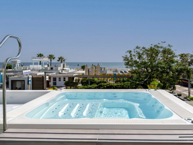 media.Slide-Piscina4Hotel-Mediterraneo-Riccione