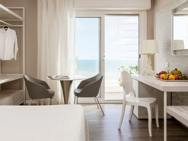 media.Slide-Suite-Classica3Hotel-Mediterraneo-Riccione