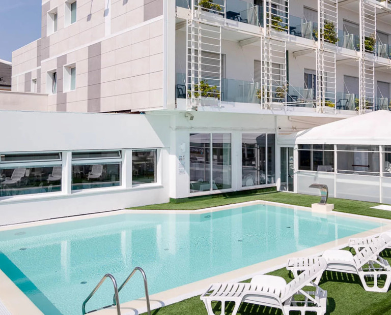 media.Slide-Piscina6Hotel-Mediterraneo-Riccione