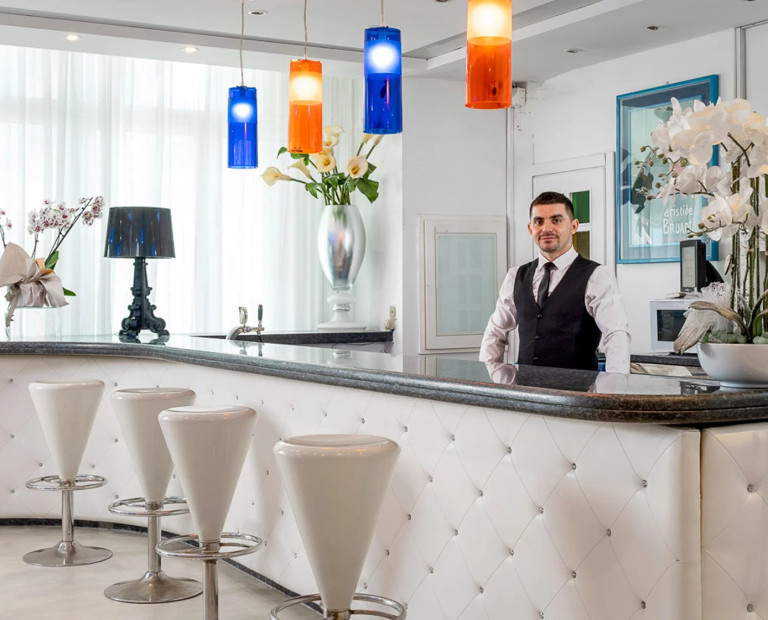 media.Slide-American-Bar2Hotel-Mediterraneo-Riccione