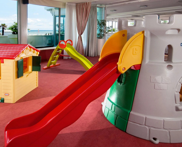 media.Slide-areagiochi1Hotel-Mediterraneo-Riccione