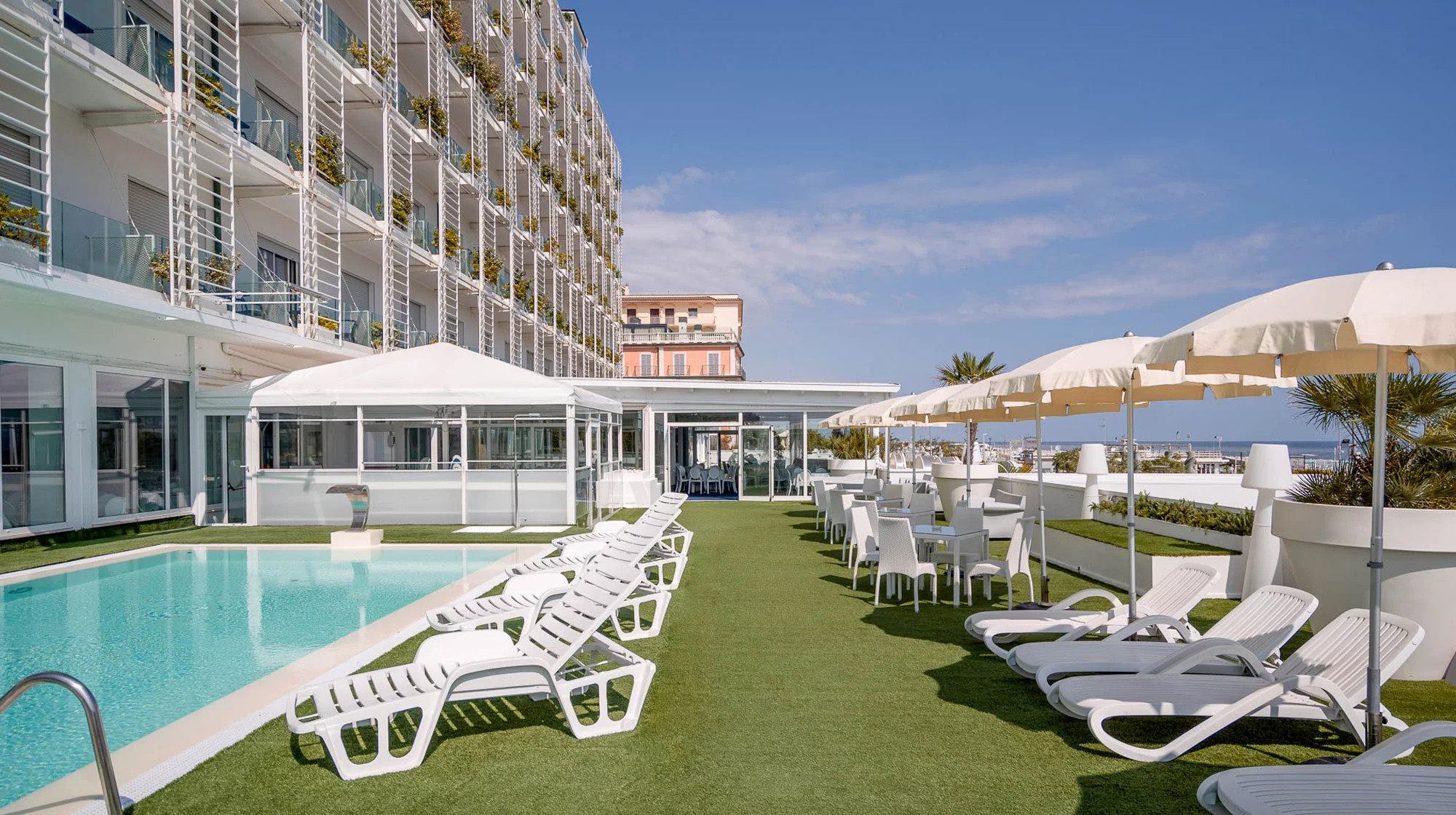 media.Slide-Piscina2Hotel-Mediterraneo-Riccione